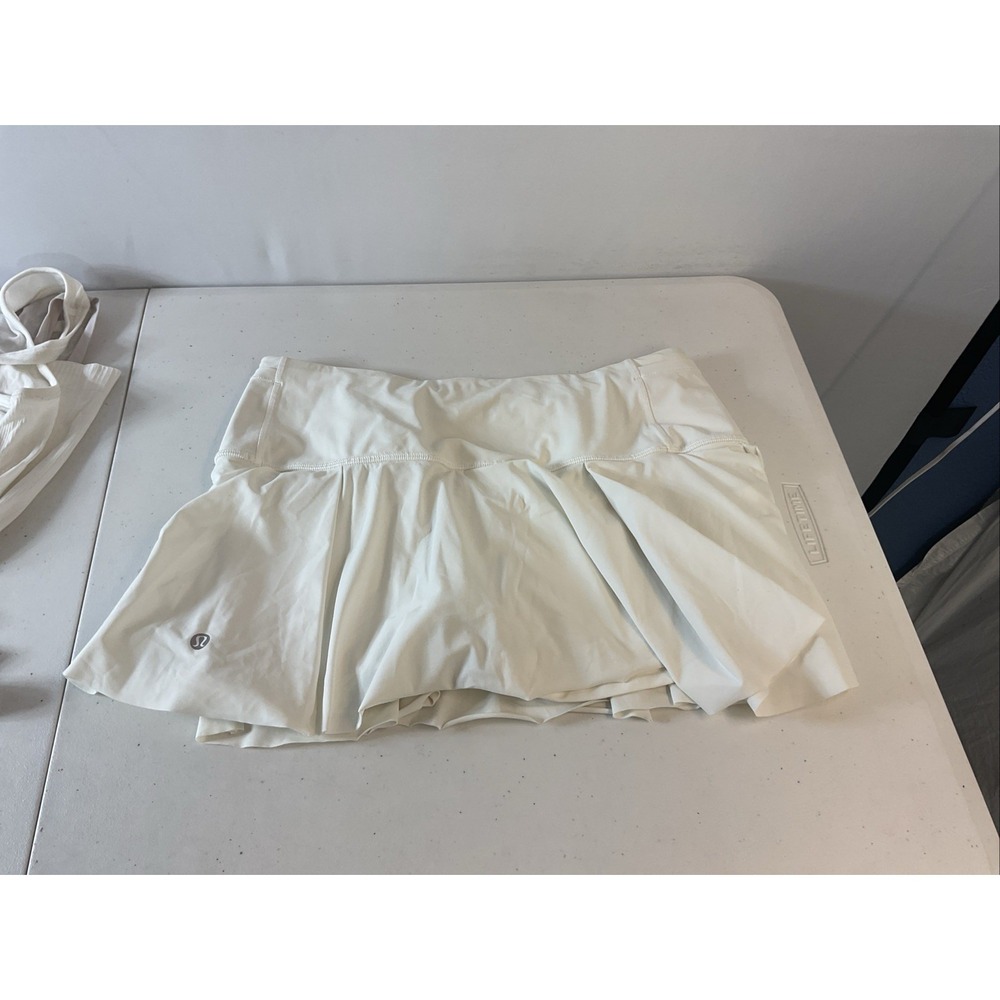 lululemon size 8  T LOT  4 Pieces, white skort, maroon hotty hot, tanks - Picture 3 of 16